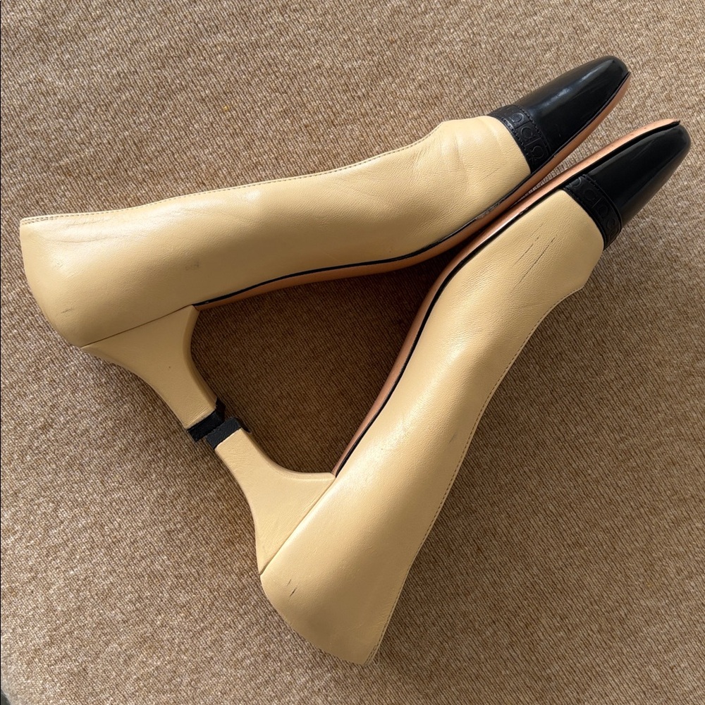 Salvatore Ferragamo Cream and Black Leather Block Heel Pumps Size 8B - Picture 3 of 10